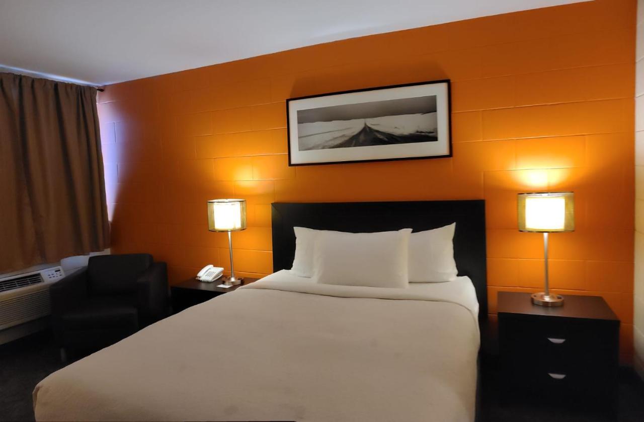 Roadking Inns Motel YYC المظهر الخارجي الصورة