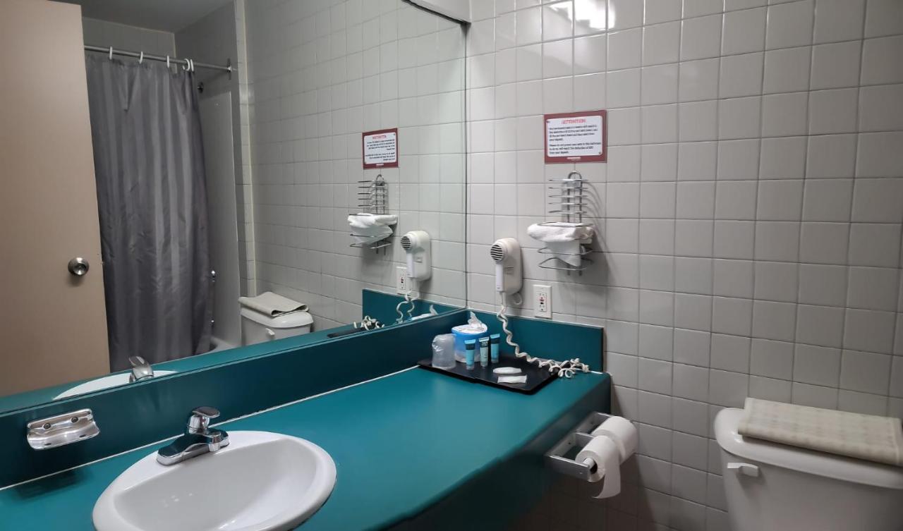 Roadking Inns Motel YYC المظهر الخارجي الصورة